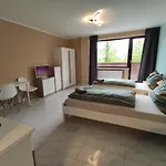 At Friends - - Zu Hause Bei Freunden 招待所 4*