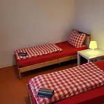 At Friends - - Zu Hause Bei Freunden 4*