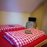 At Friends - - Zu Hause Bei Freunden