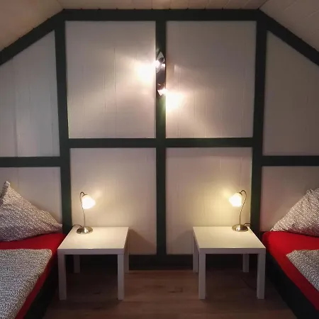 At Friends - - Zu Hause Bei Freunden