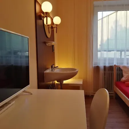 At Friends - - Zu Hause Bei Freunden 4*