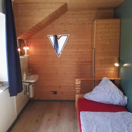 At Friends - - Zu Hause Bei Freunden 4*