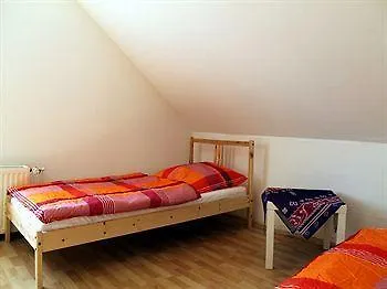 At Friends - - Zu Hause Bei Freunden