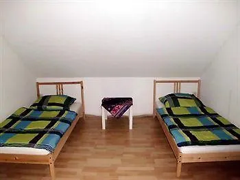 At Friends - - Zu Hause Bei Freunden