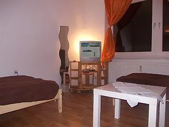 At Friends - - Zu Hause Bei Freunden