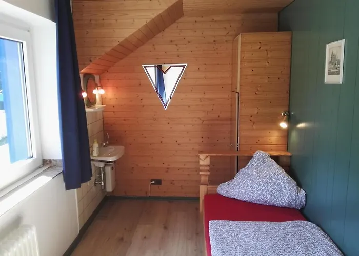 At Friends - - Zu Hause Bei Freunden 4*