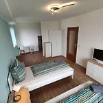 At Friends - - Zu Hause Bei Freunden