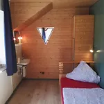 At Friends - - Zu Hause Bei Freunden 4*