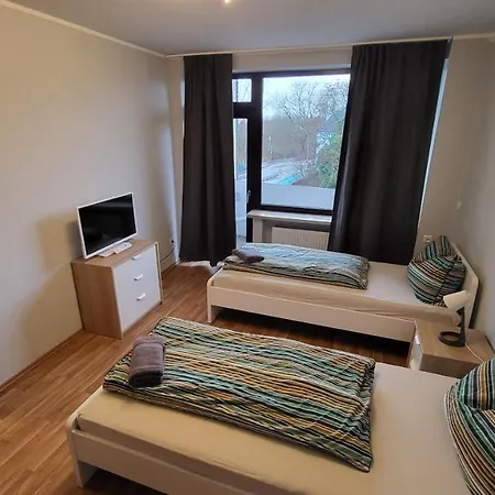 At Friends - - Zu Hause Bei Freunden