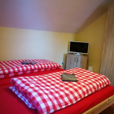 At Friends - - Zu Hause Bei Freunden