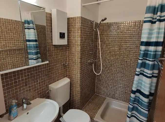 At Friends - - Zu Hause Bei Freunden 4*