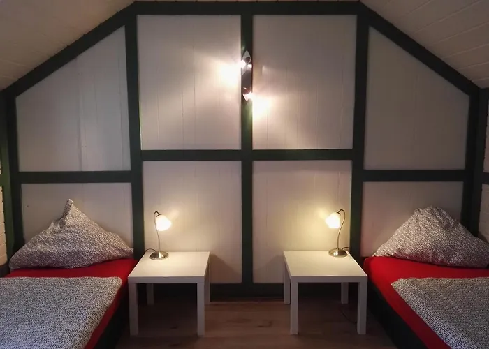 At Friends - - Zu Hause Bei Freunden