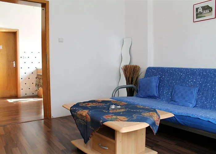 At Friends - - Zu Hause Bei Freunden