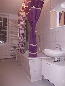 At Friends - - Zu Hause Bei Freunden